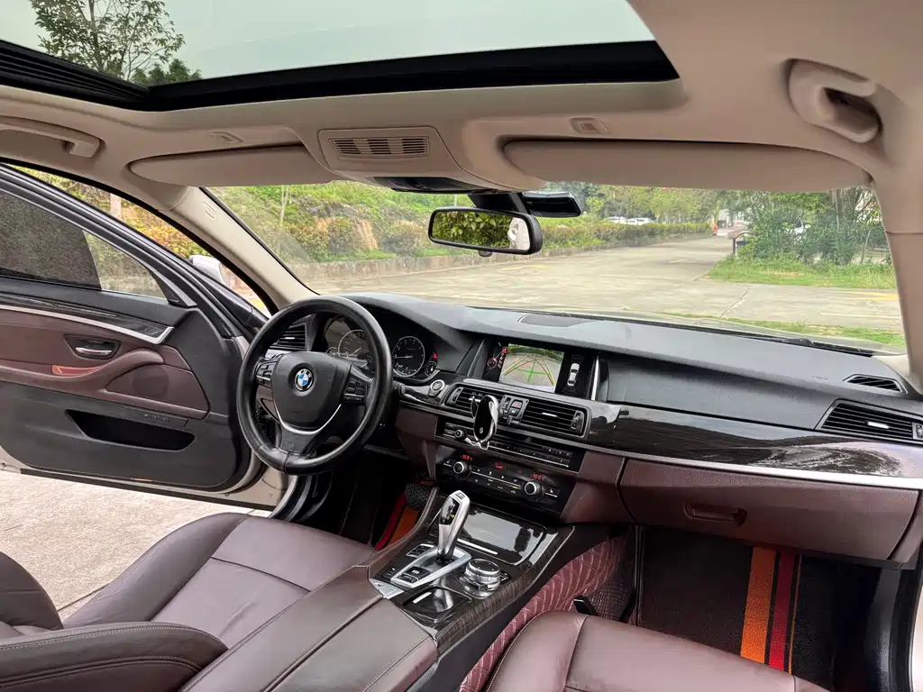 BMW 5 Series 2016 — фото 11