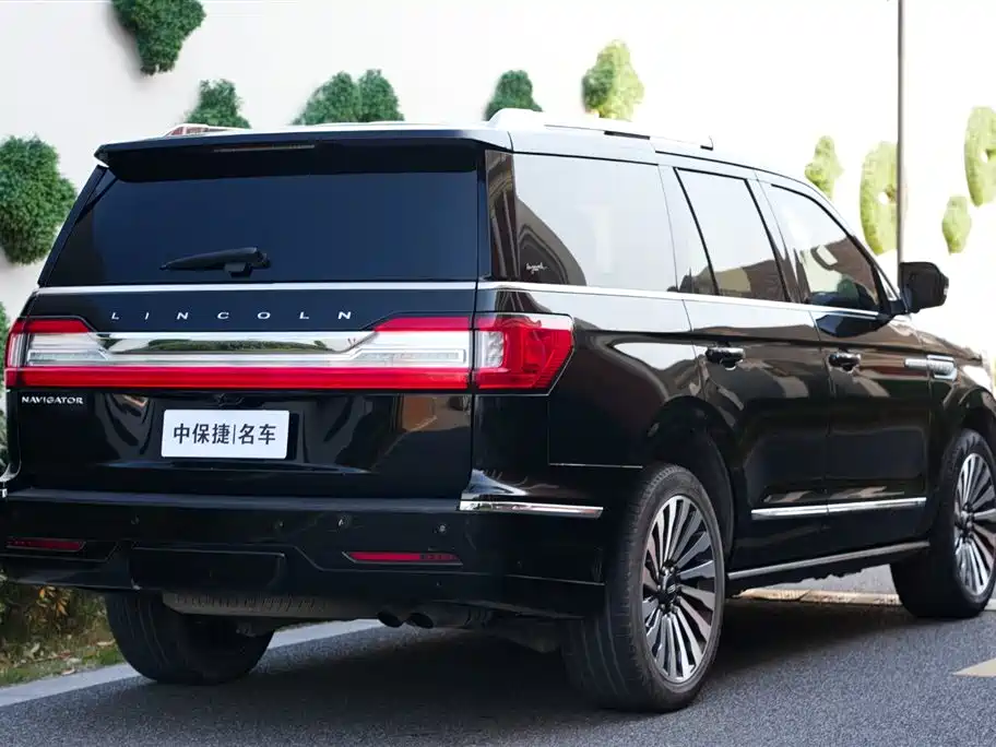 Lincoln Navigator 2020 — фото 19