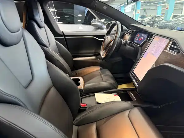 Tesla Model S 2018