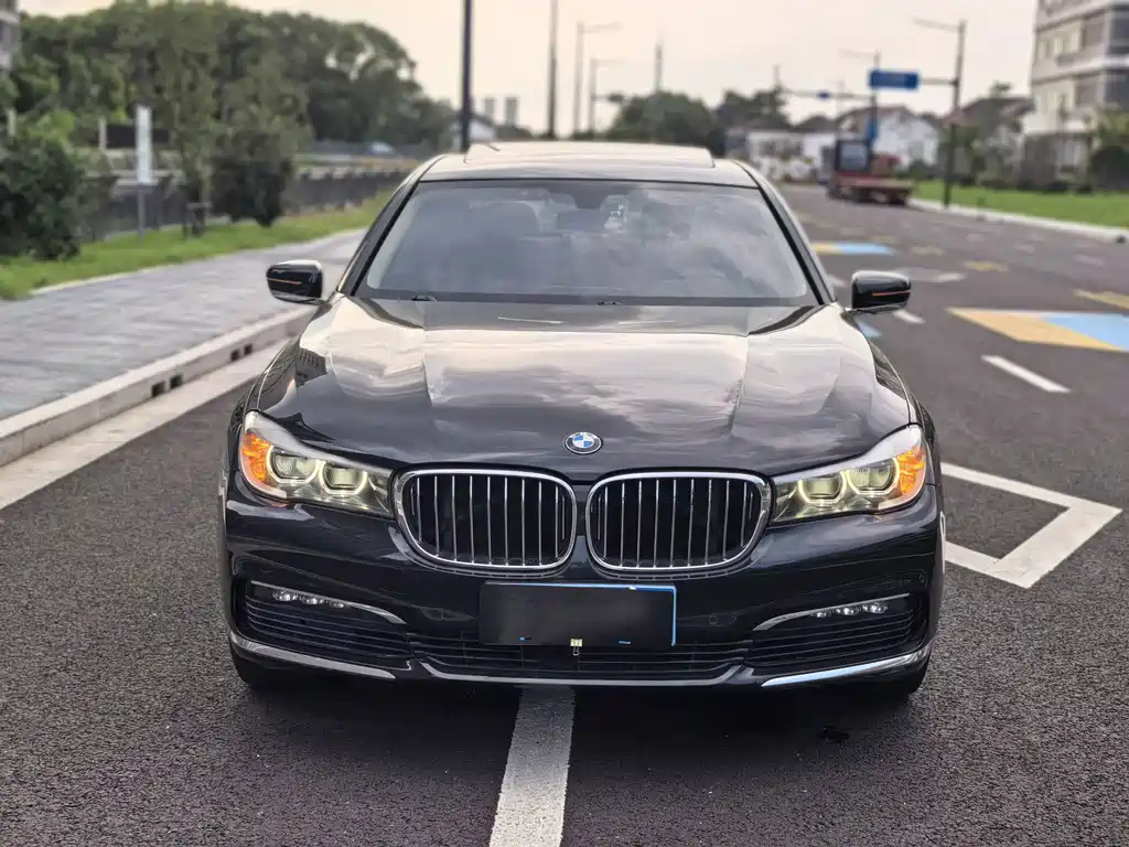 BMW 7 Series 2017 — фото 2