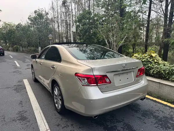 Lexus ES 2011