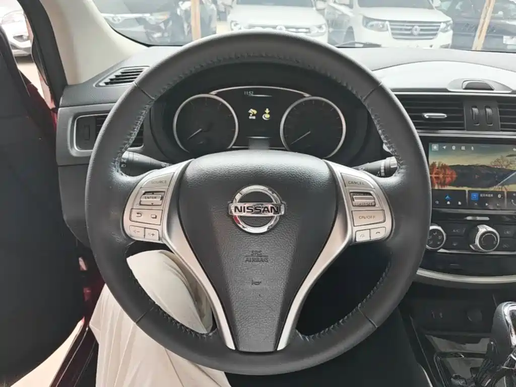 Nissan Tiida 2020 — фото 11