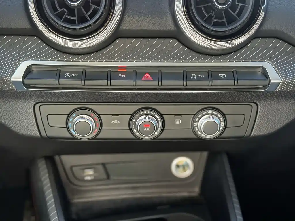 Audi Q2L 2021 — фото 21