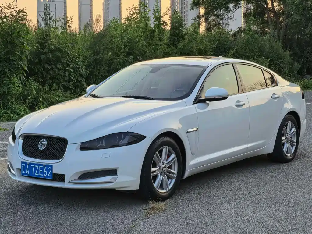 Jaguar XF 2013 — фото 1