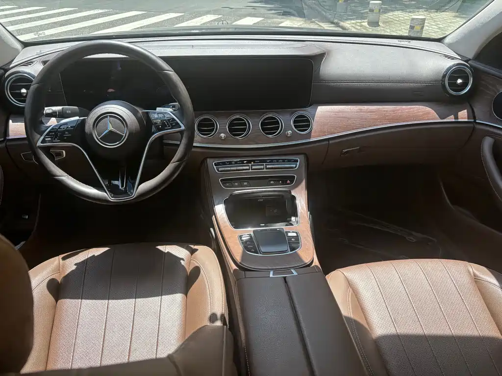 Mercedes-Benz E-Class 2023 — фото 11