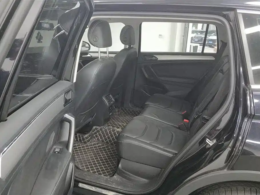 Volkswagen Tiguan L 2020 — фото 11