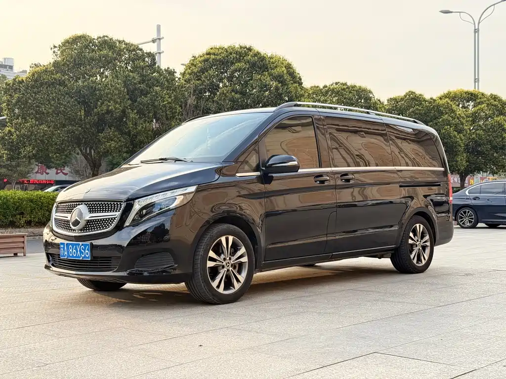 Mercedes-Benz V-Class 2020 — фото 1