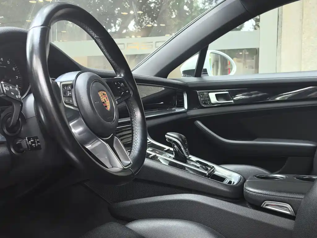 Porsche Panamera 2018 — фото 6