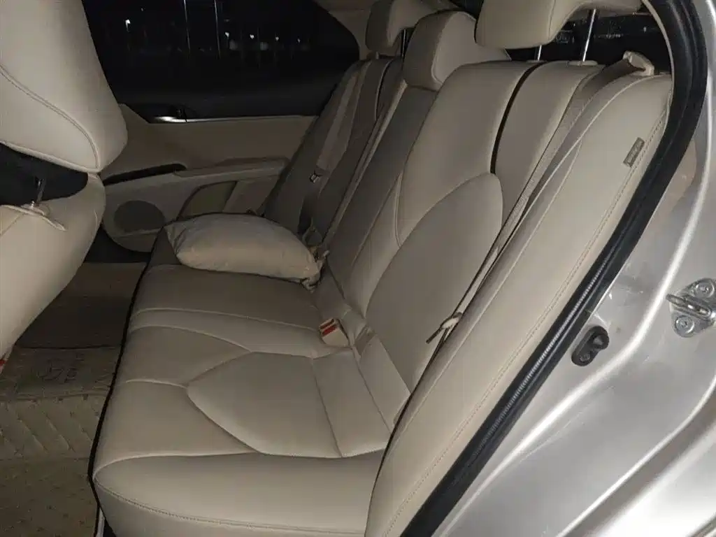 Toyota Camry 2021 — фото 18