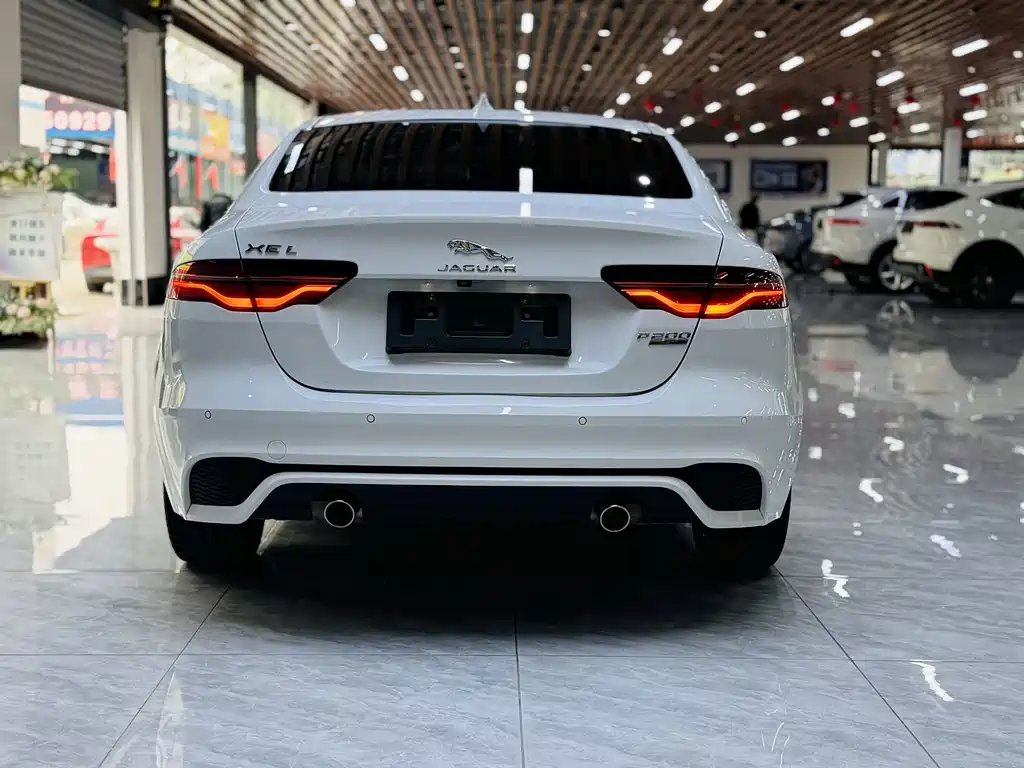 Jaguar XEL 2020 — фото 17