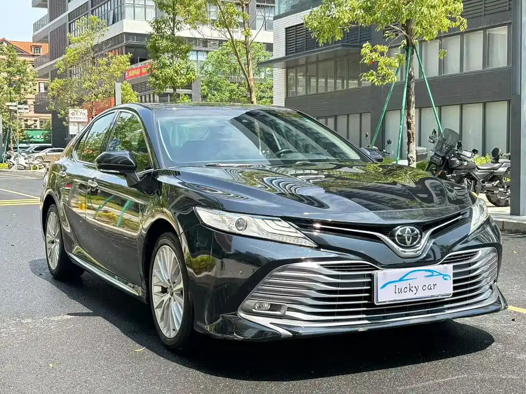 Toyota Camry 2019 — фото 3