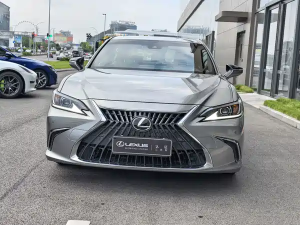 Lexus ES 2022