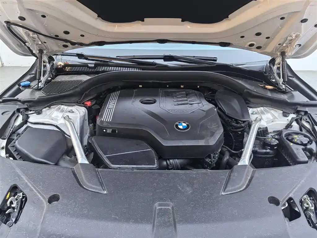 BMW 6 Series GT 2024 — фото 17
