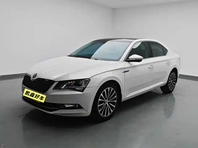 Skoda Superb 2018 — фото 1