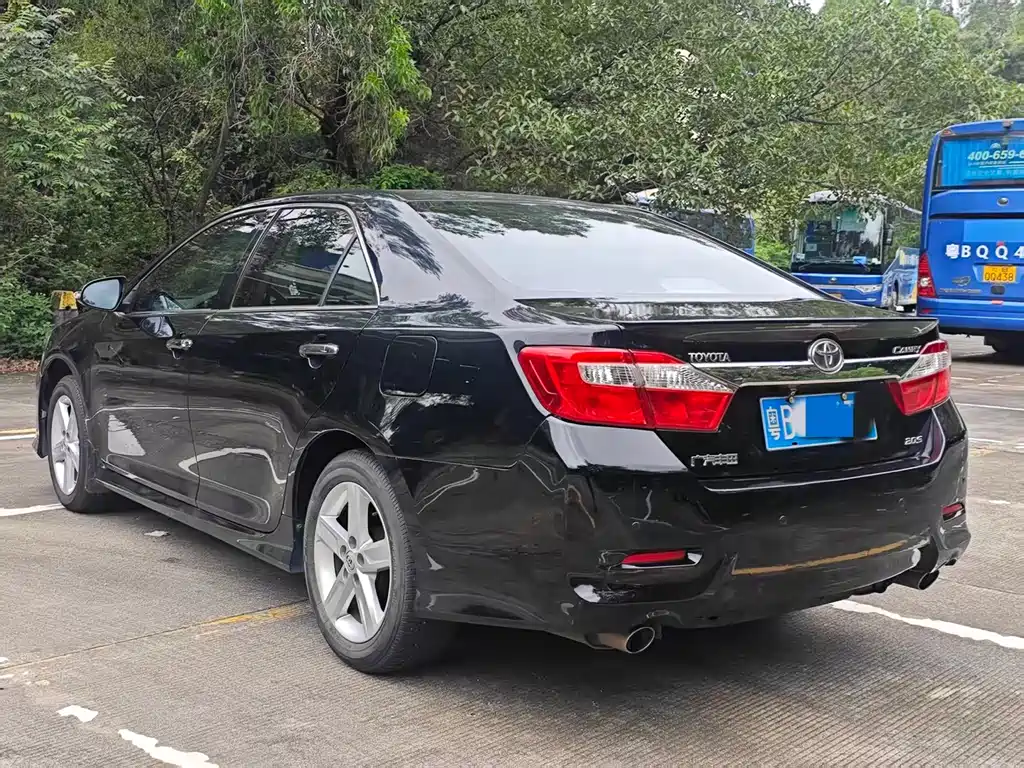 Toyota Camry 2014 — фото 6