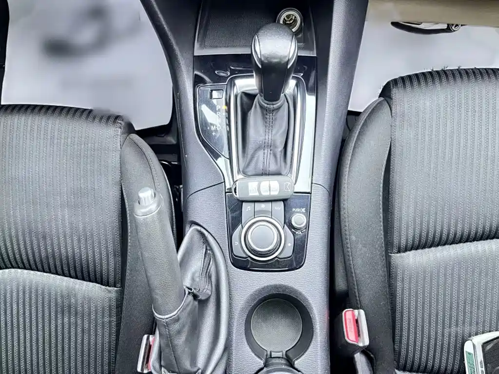 Mazda 3 Axela 2015