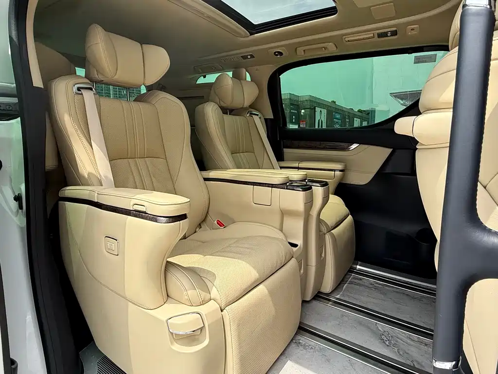 Toyota Vellfire 2023 — фото 15