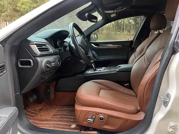 Maserati Ghibli 2023