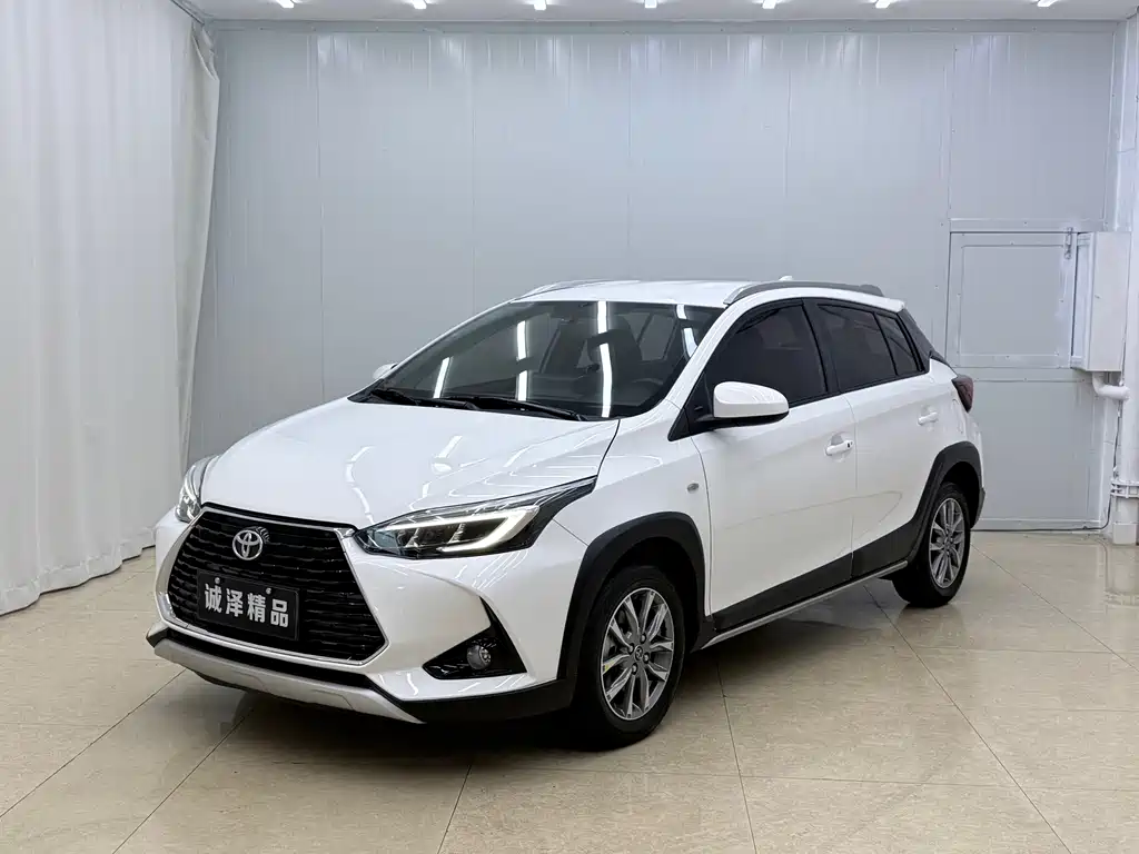 Toyota Yaris L 2023 — фото 1