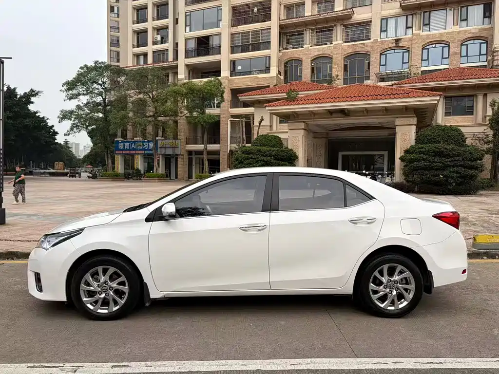 Toyota Corolla 2017 — фото 8