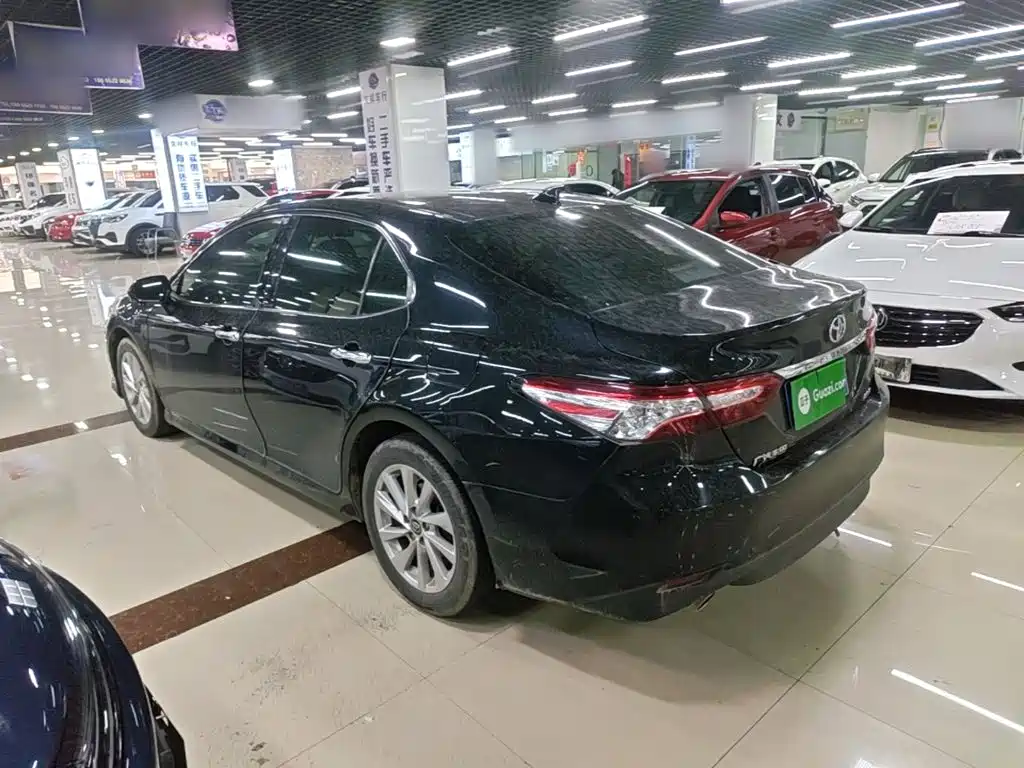 Toyota Camry 2023 — фото 5