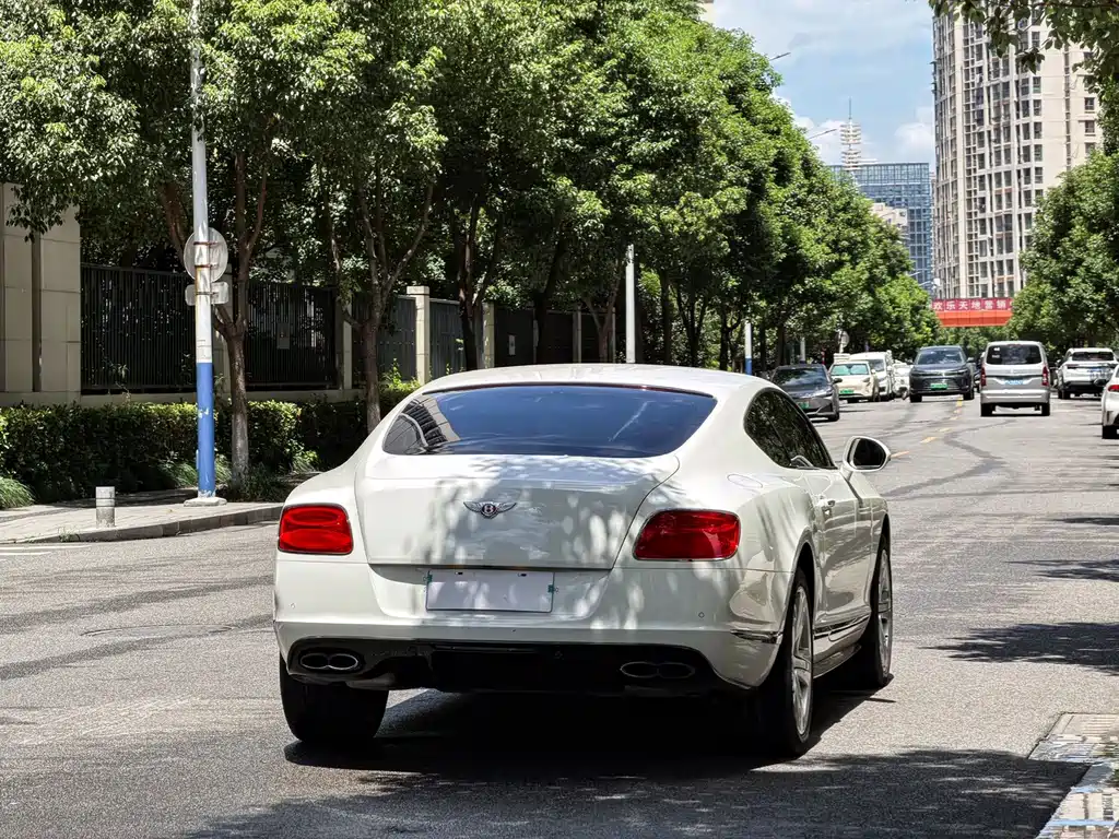 Bentley Continental 2015 — фото 13