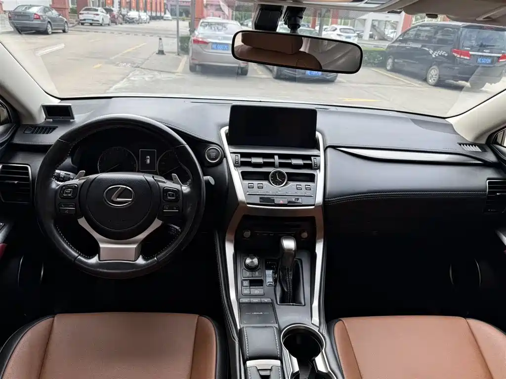 Lexus NX 2021