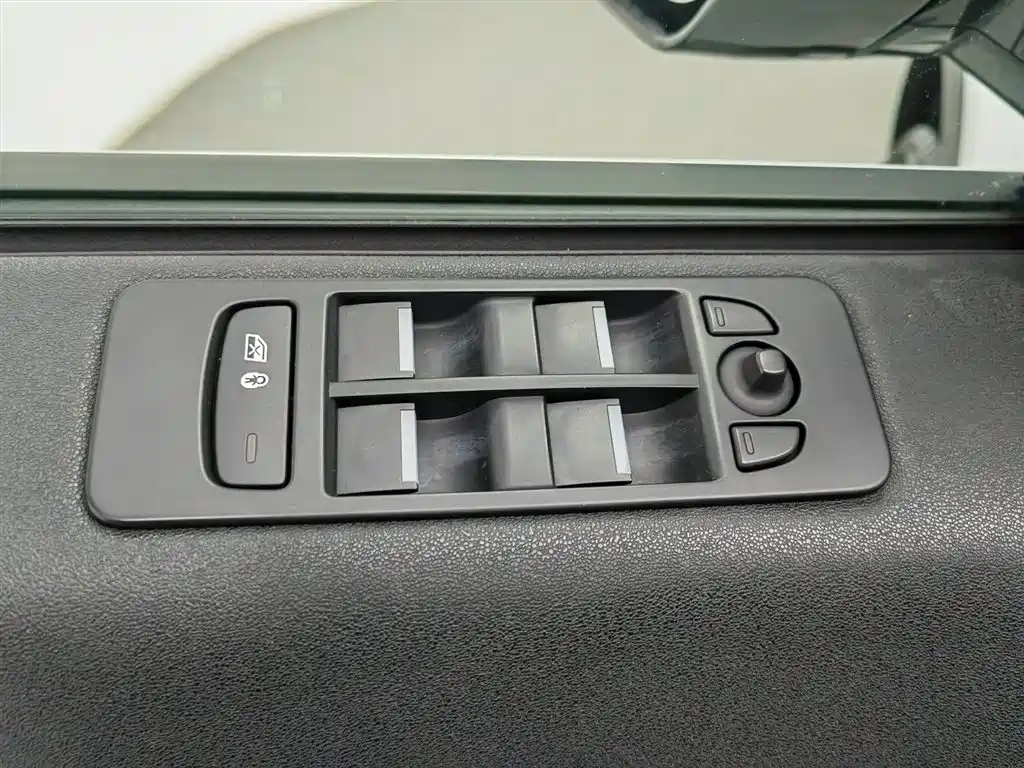 Land Rover Discovery Sport 2020 — фото 9