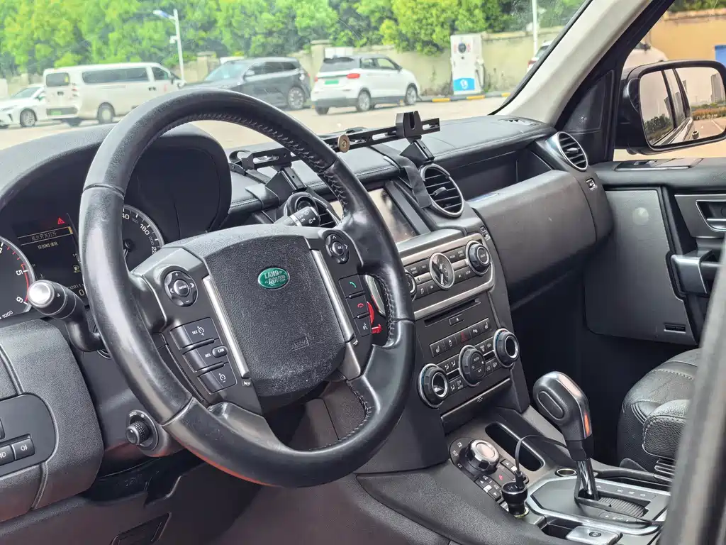 Land Rover Discovery 2012 — фото 10