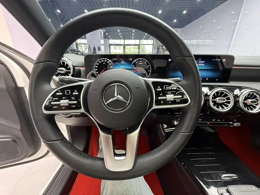 Mercedes-Benz A-Class 2022 — фото 11