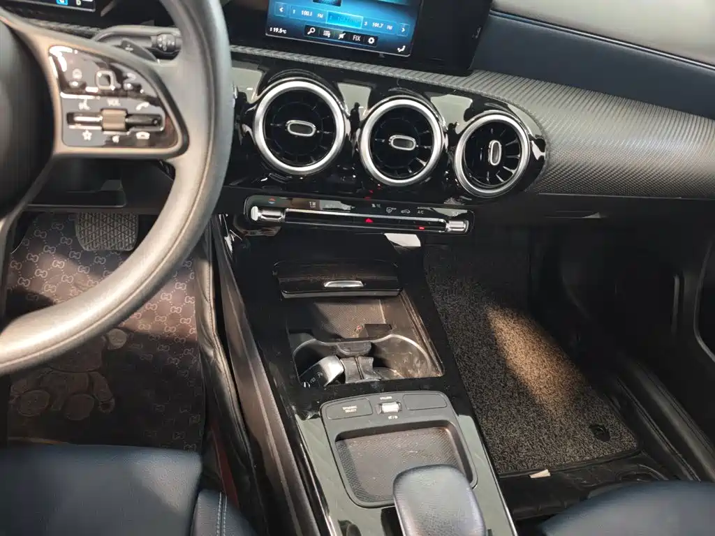 Mercedes-Benz A-Class 2019 — фото 12