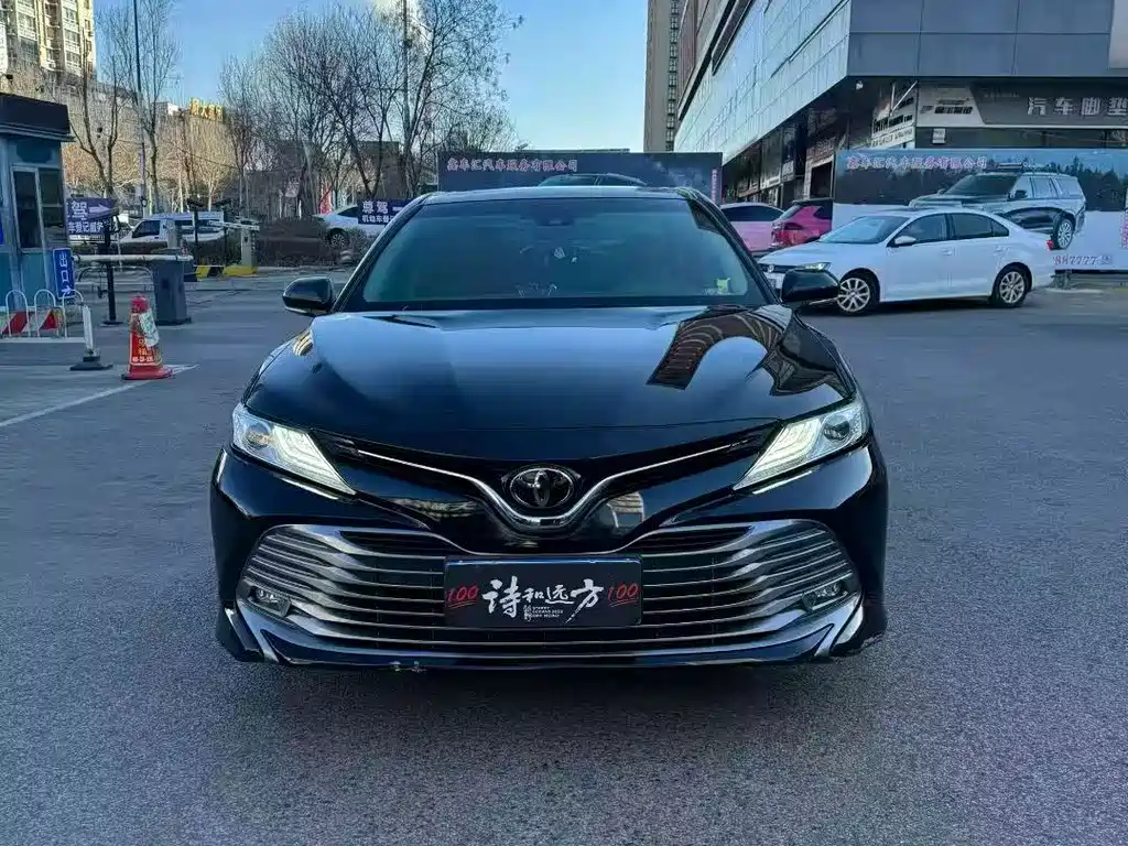Toyota Camry 2019 — фото 2