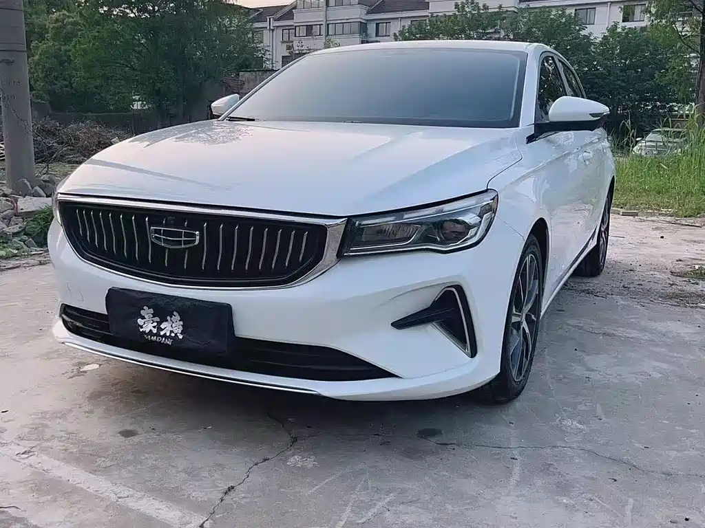 Geely Emgrand 2022
