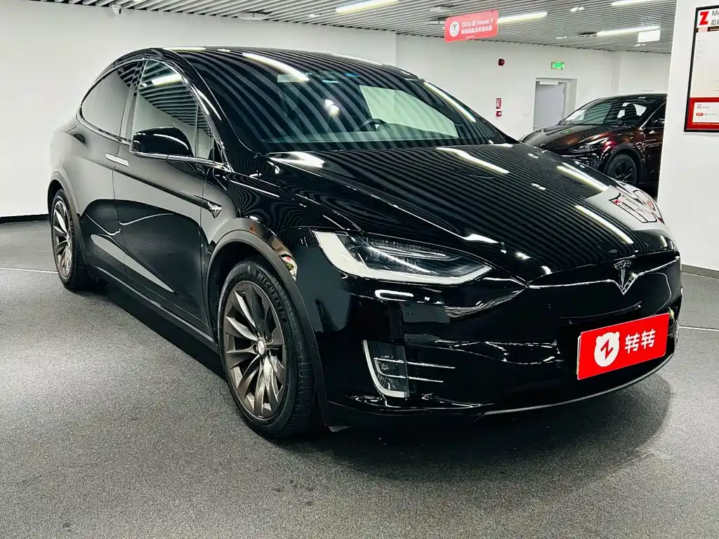 Tesla Model X 2018 — фото 3