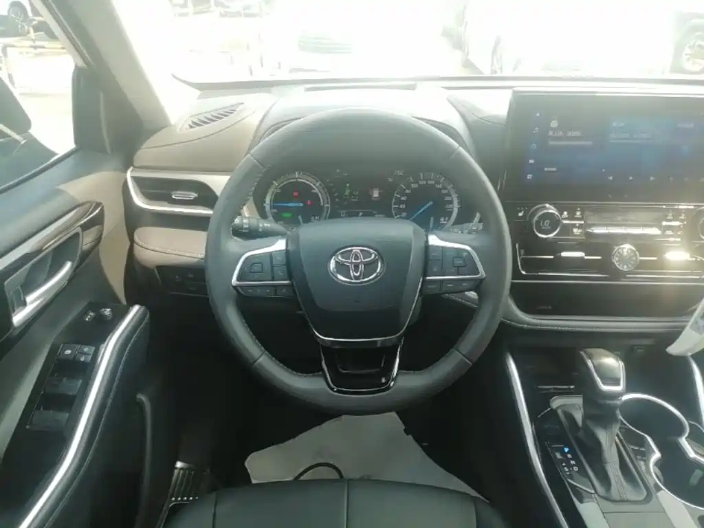 Toyota Highlander 2023 — фото 11