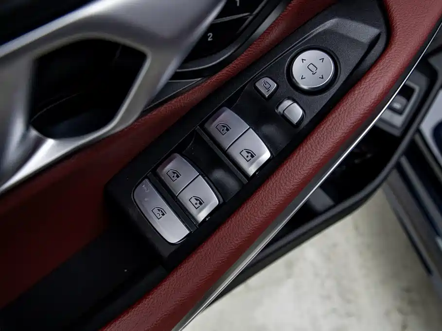 BMW 3 Series 2023 — фото 11