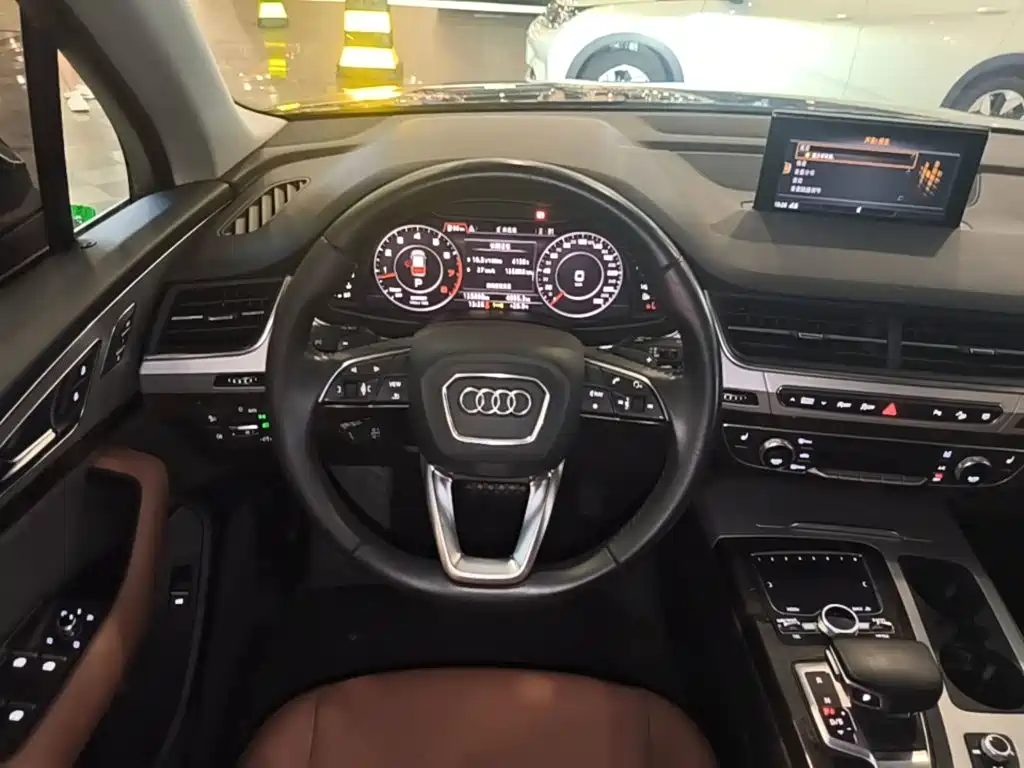 Audi Q7 2019 — фото 11