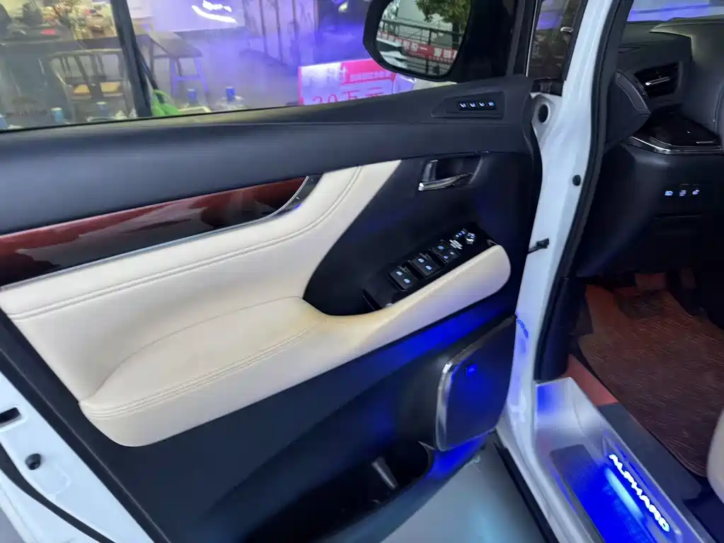 Toyota Alphard 2017 — фото 4