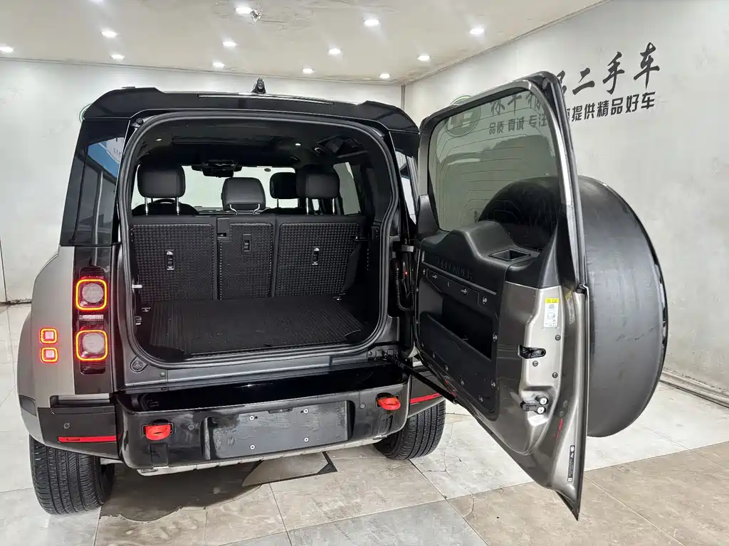 Land Rover Defender 2025 — фото 30