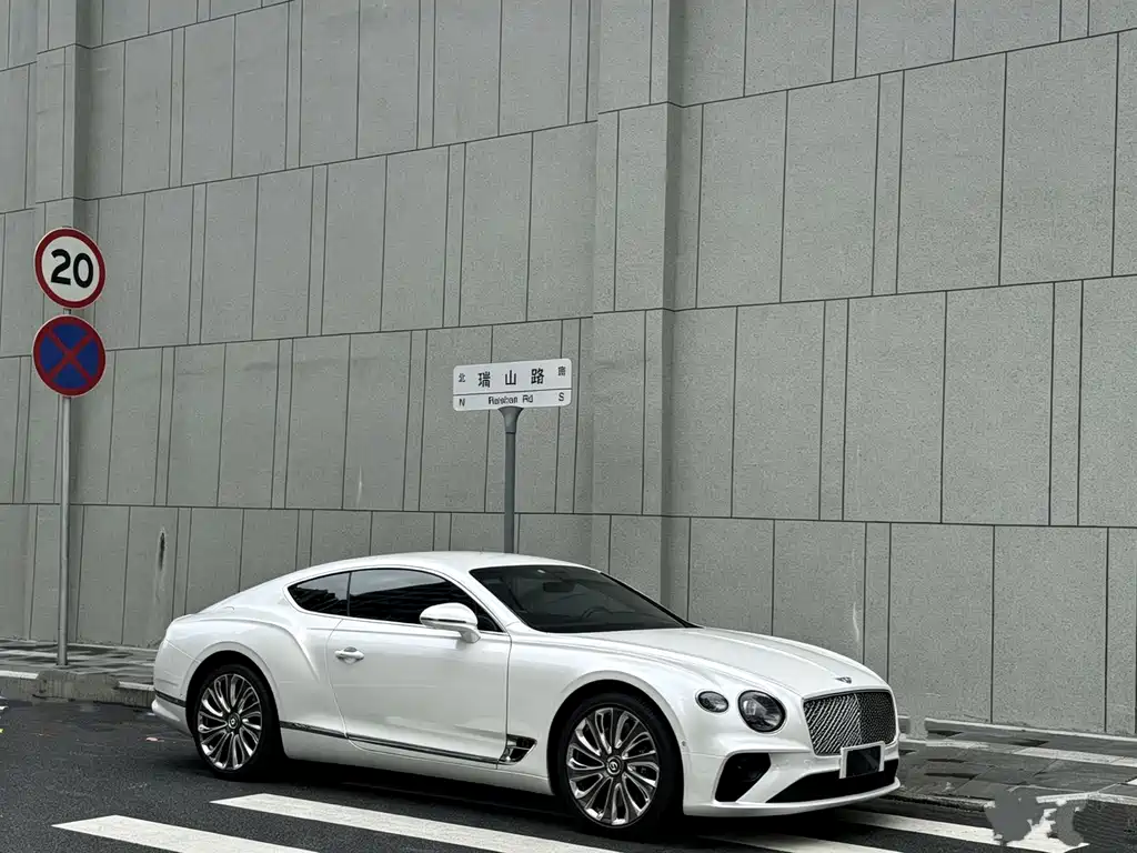 Bentley Continental 2020 — фото 10