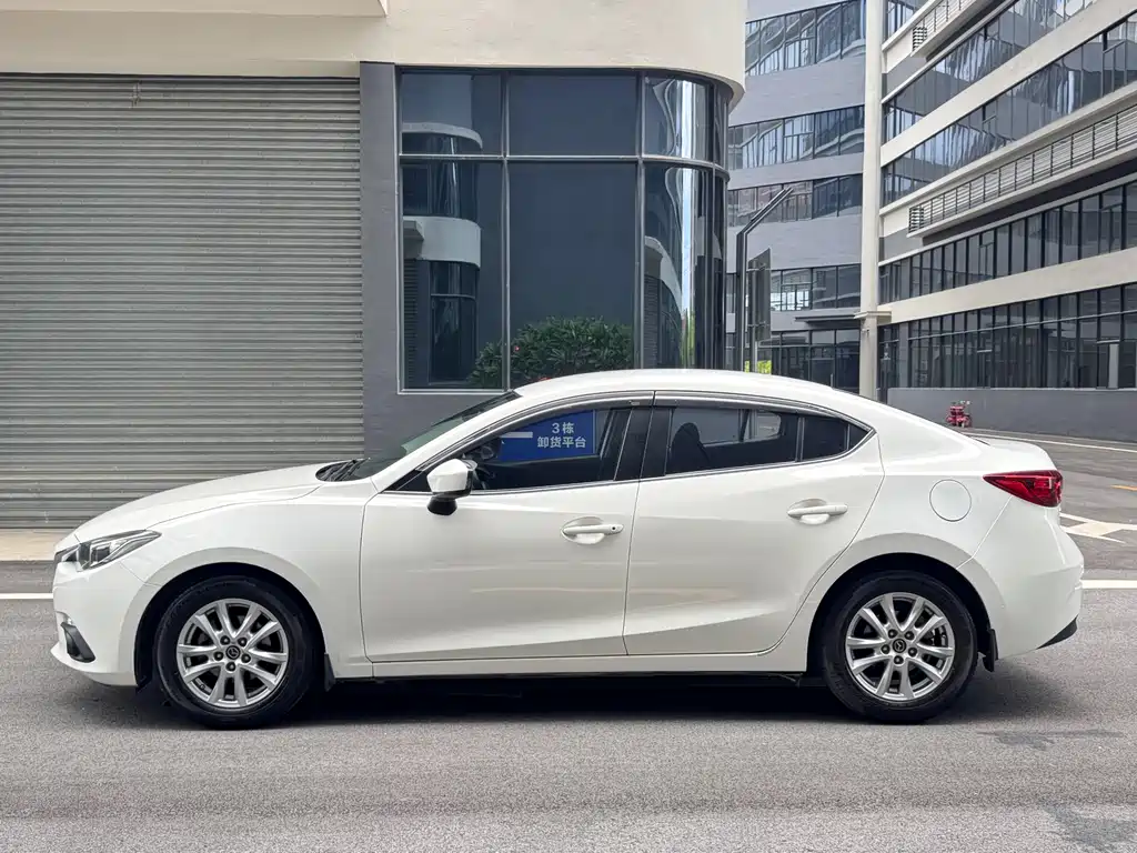 Mazda 3 Axela 2016