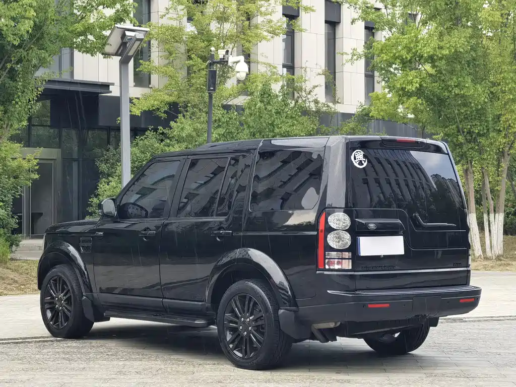 Land Rover Discovery 2015 — фото 8