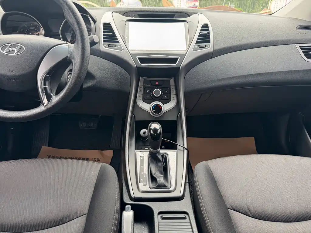 Hyundai Elantra Langdong 2017 — фото 17
