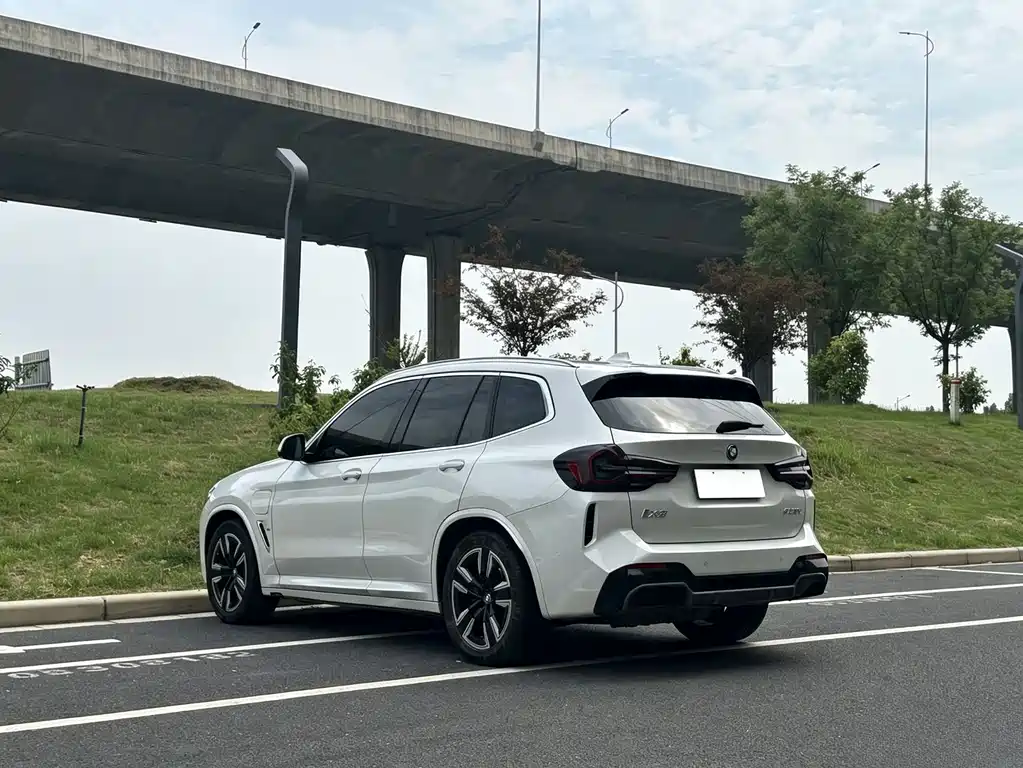BMW iX3 2024 — фото 4