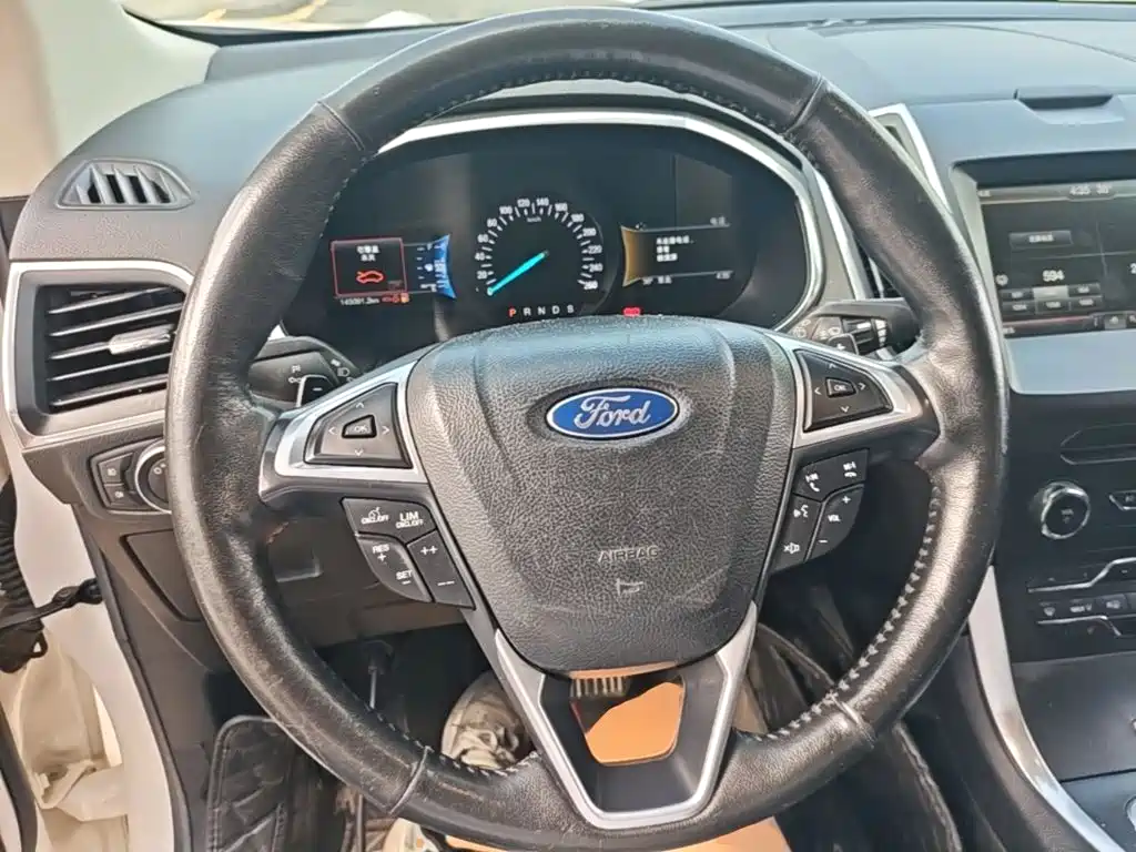 Ford Edge 2016 — фото 11