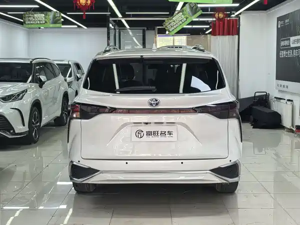 Toyota Granvia 2023