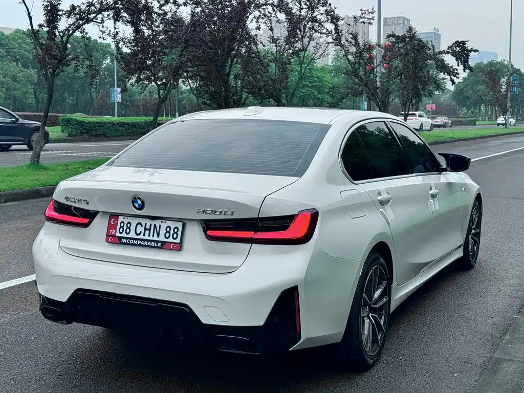 BMW 3 Series 2024 — фото 10