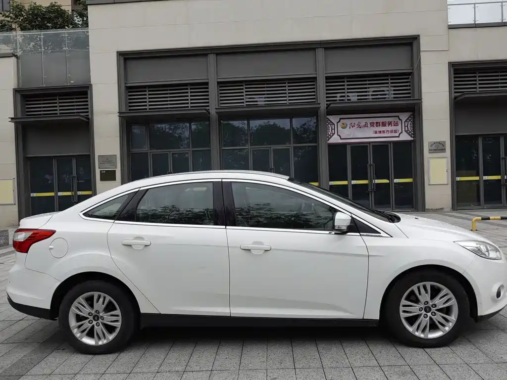 Ford Focus 2015 — фото 4
