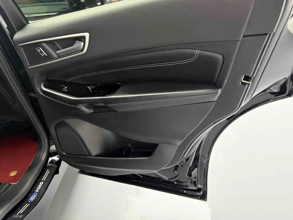 Ford Edge 2022 — фото 18