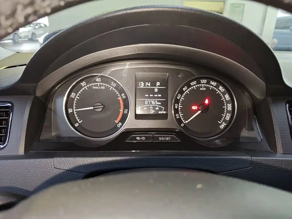 Skoda Rapid Spaceback 2016 — фото 12